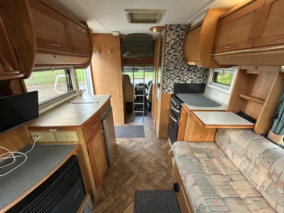Auto-Trail Cheyenne SE - 4 Berth - 2004 - L shape - Image 4