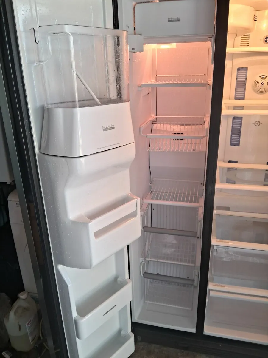 WHIRLPOOL AMERICAN FRIDGE AND FREEZER - Image 4