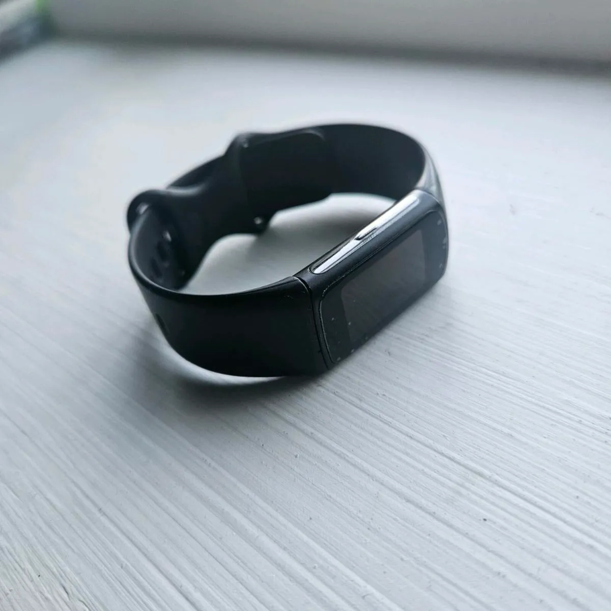 Fitbit Charge 6 - WITH ACCESORIES - Image 1