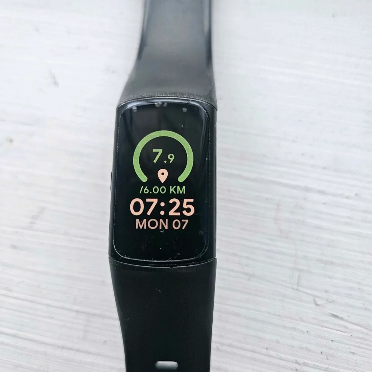 Fitbit Charge 6 - WITH ACCESORIES - Image 2