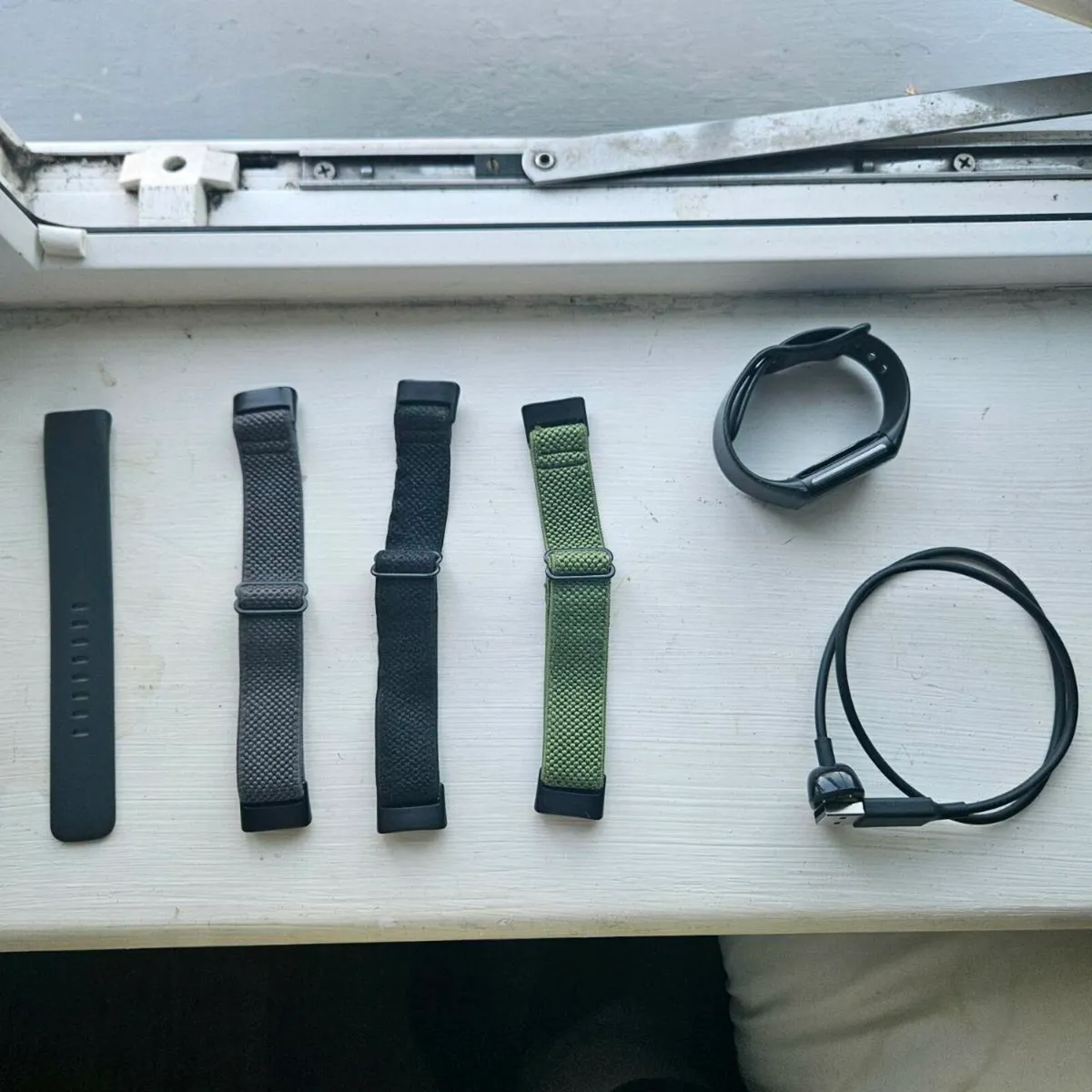 Fitbit Charge 6 - WITH ACCESORIES - Image 3