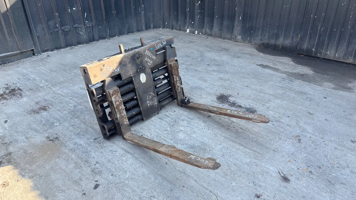 Hydraulic Fork Carriage & Forks - Image 1