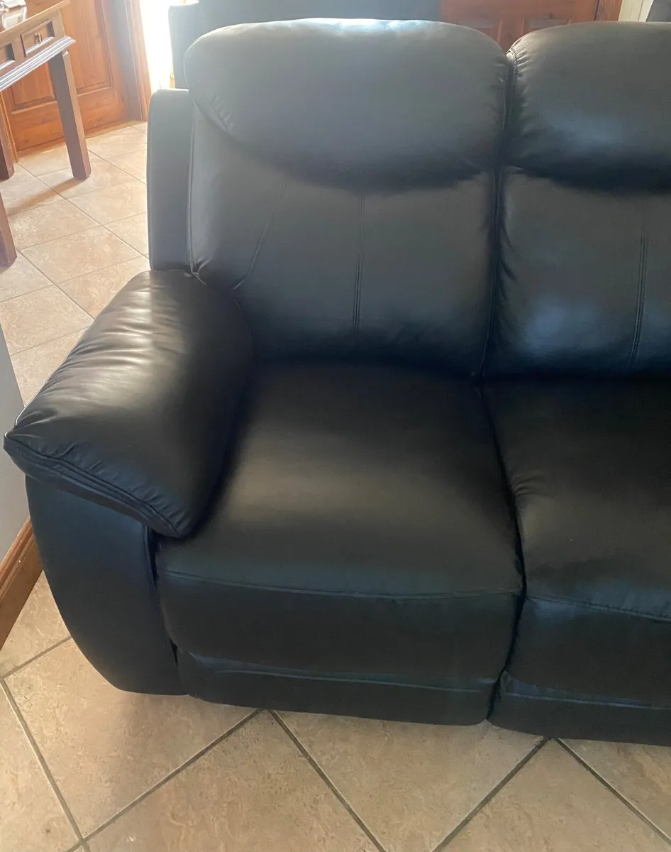 Leather couch - Image 2
