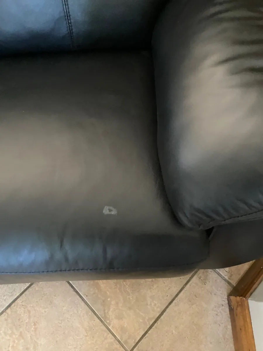 Leather couch - Image 3