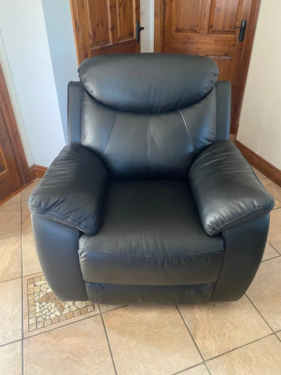 Leather couch - Image 4
