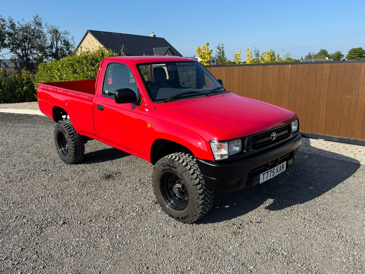 1999 Toyota hilux fully restored - Image 2