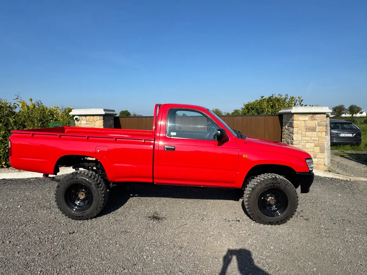 1999 Toyota hilux fully restored - Image 3