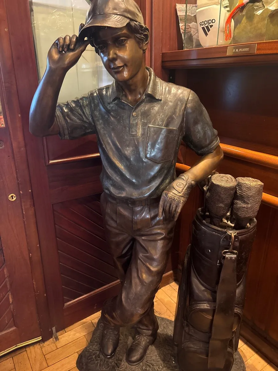 Bronze golfer