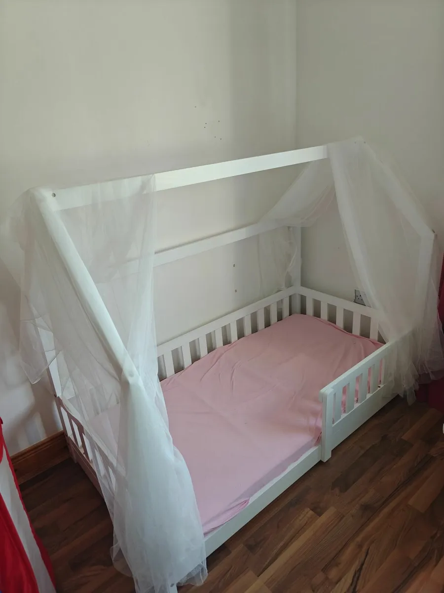 Floor bed with mattress - Image 3