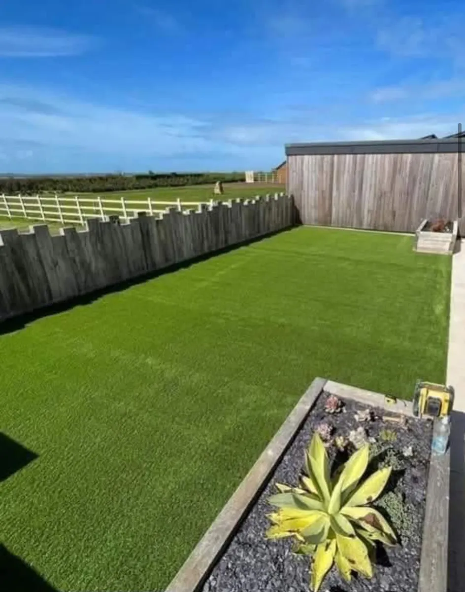 Grass 40MM artificial grass can be cut to size - Image 2