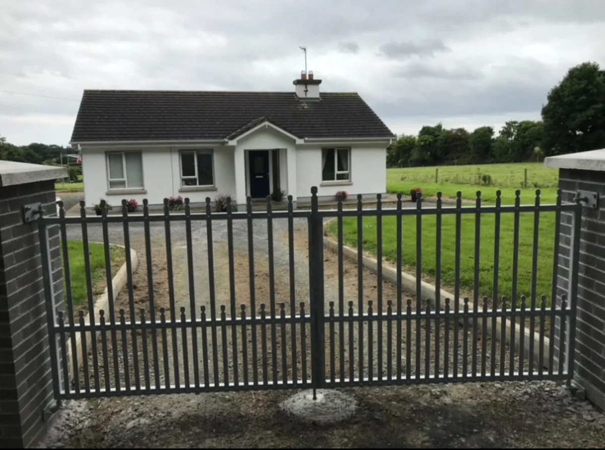 Entrance gates, railings, steel work - Image 4