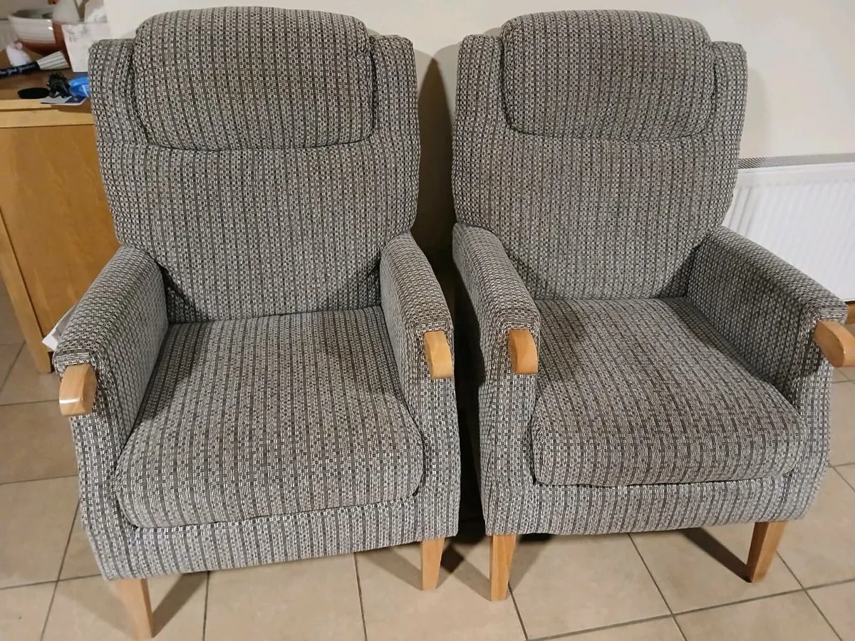 2 Armchairs - Image 1