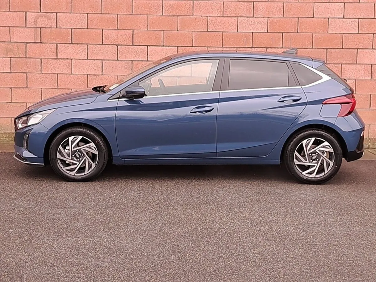 Hyundai i20 Deluxe Plus Model Automatic 1.0 Petro - Image 3