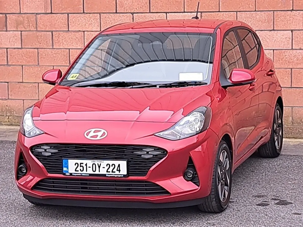 Hyundai i10 Deluxe Plus Automatic 1.0 Petrol. - Image 2