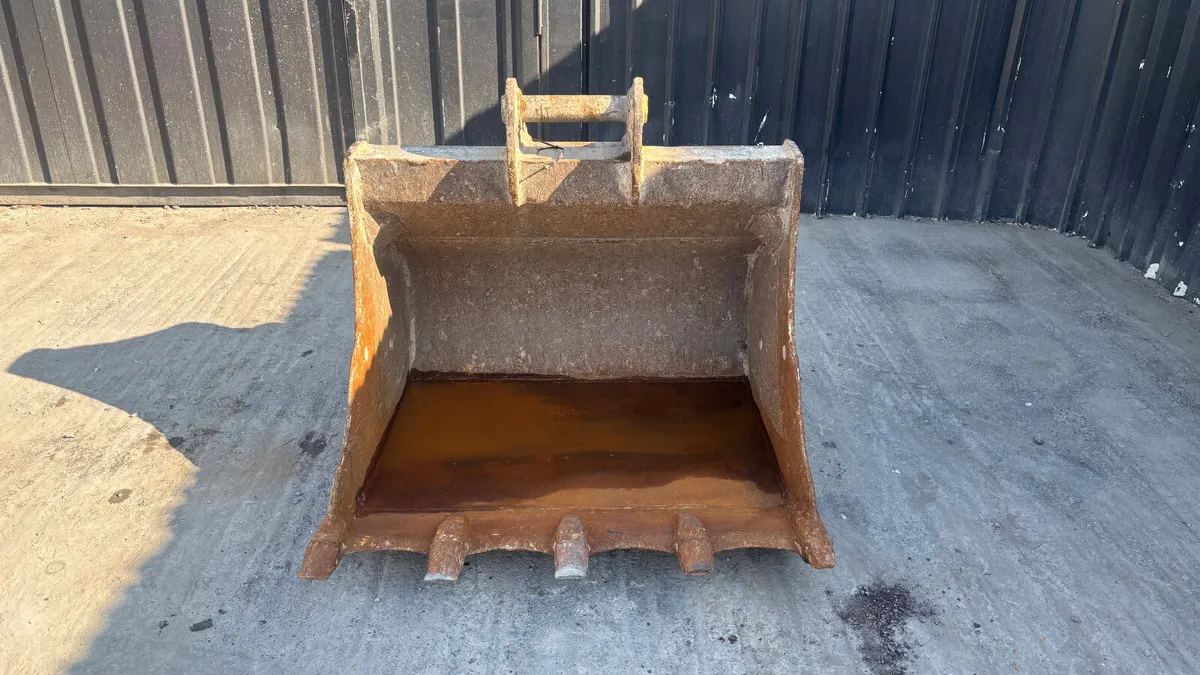 46” Excavator Bucket with 65mm Pins - Image 2