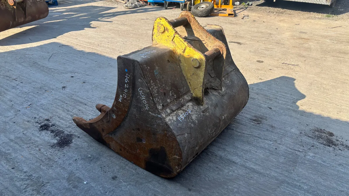 46” Excavator Bucket with 65mm Pins - Image 4
