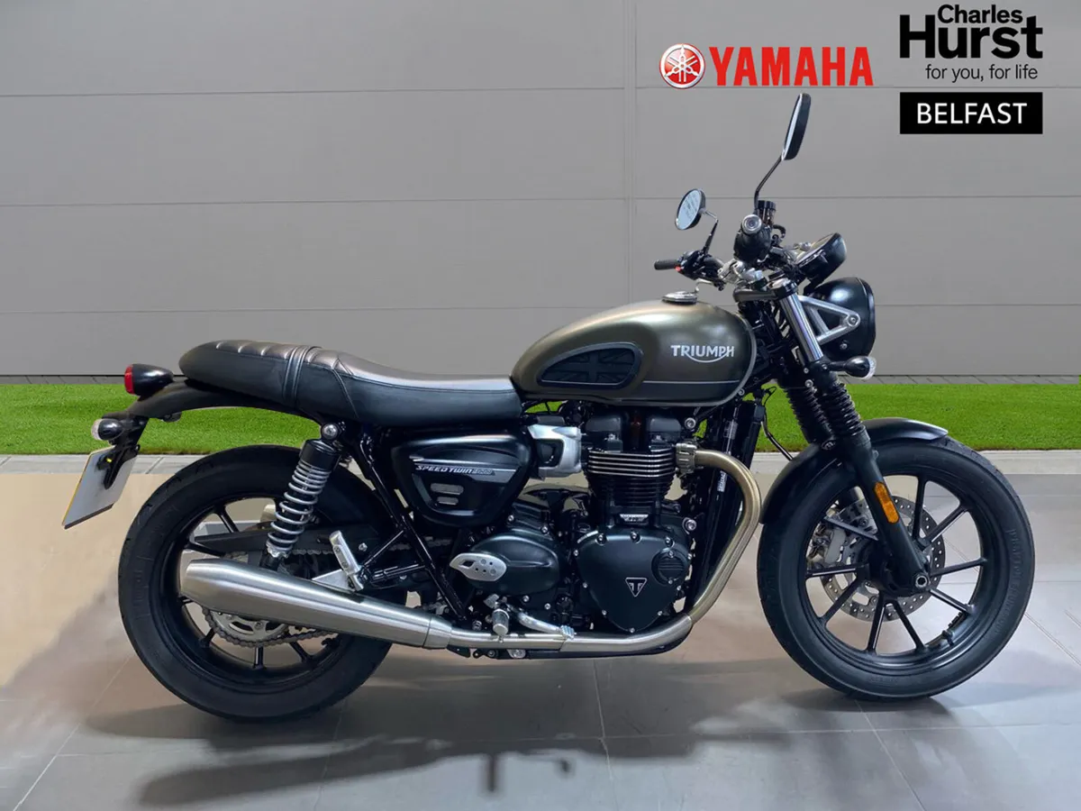 Triumph Speed Twin 900 with only 2078 Miles. - Image 1