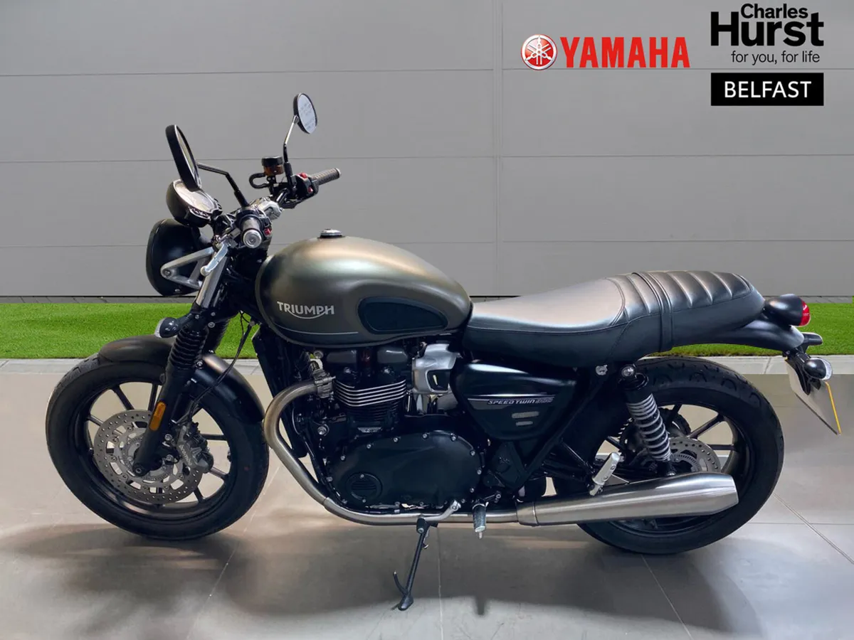 Triumph Speed Twin 900 with only 2078 Miles. - Image 2