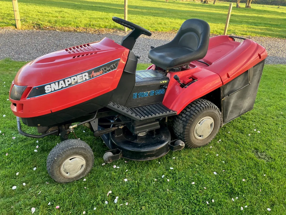 Snapper Ride-on Lawnmower - Image 1
