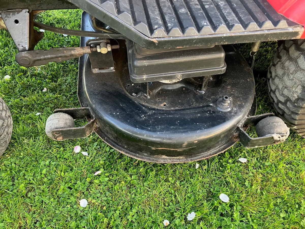 Snapper Ride-on Lawnmower - Image 2