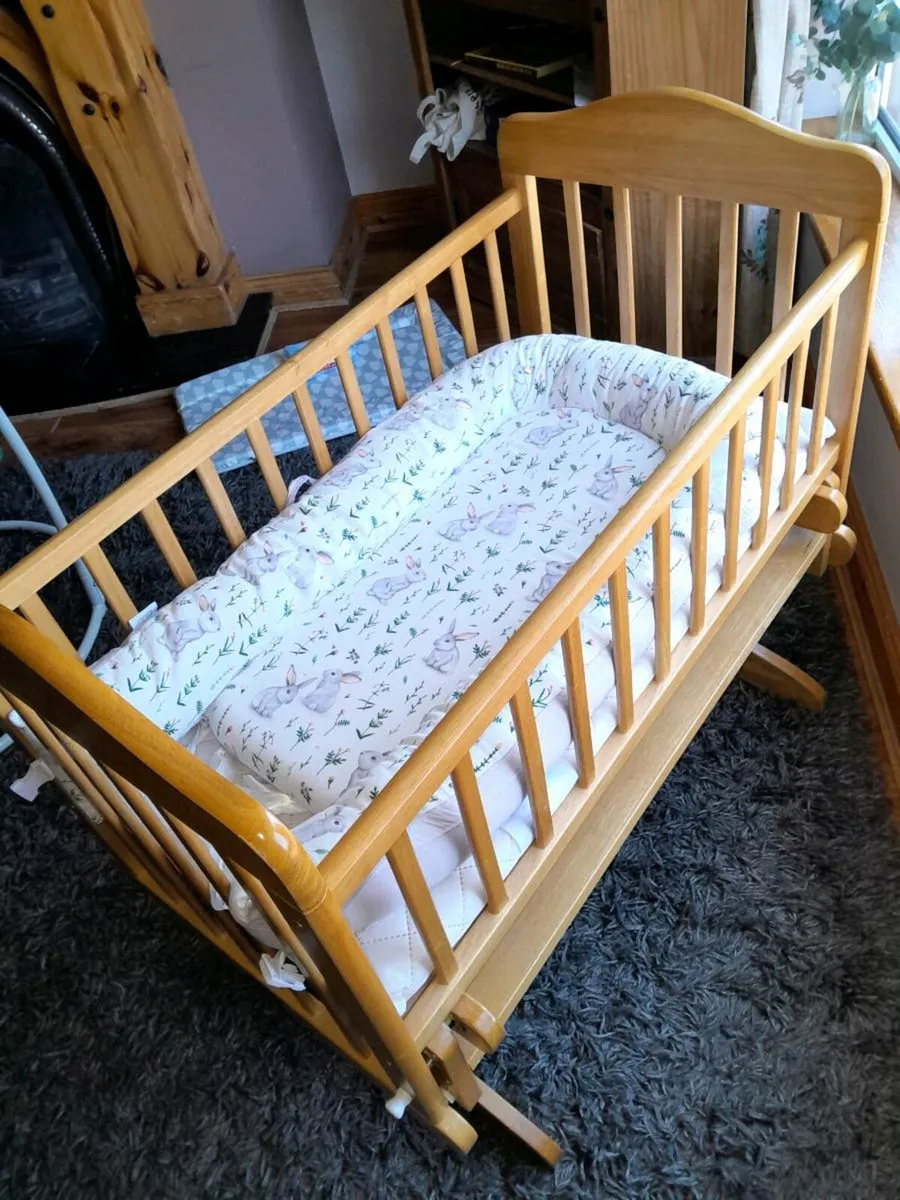Rocking crib - Image 1