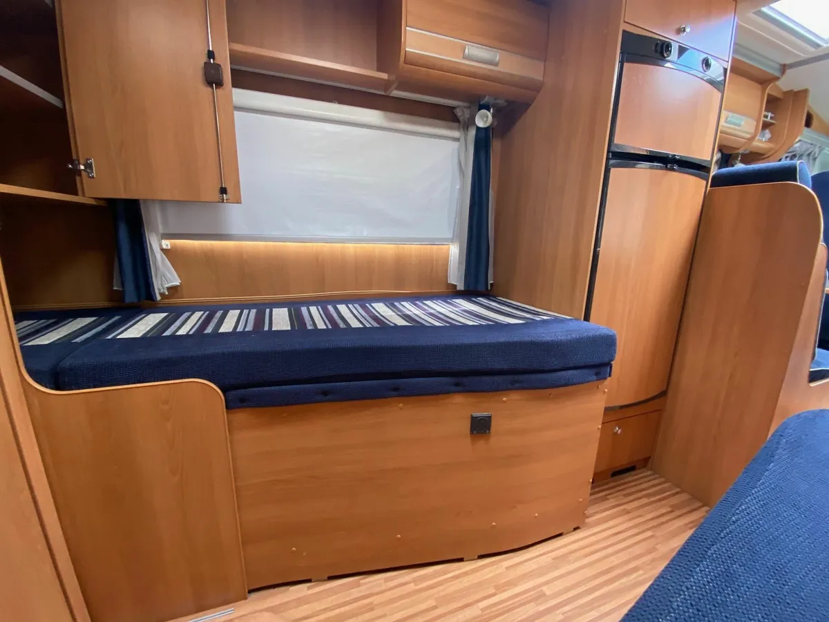 2011 Dethleffs Globebus Fixed Bed Motorhome - Image 2