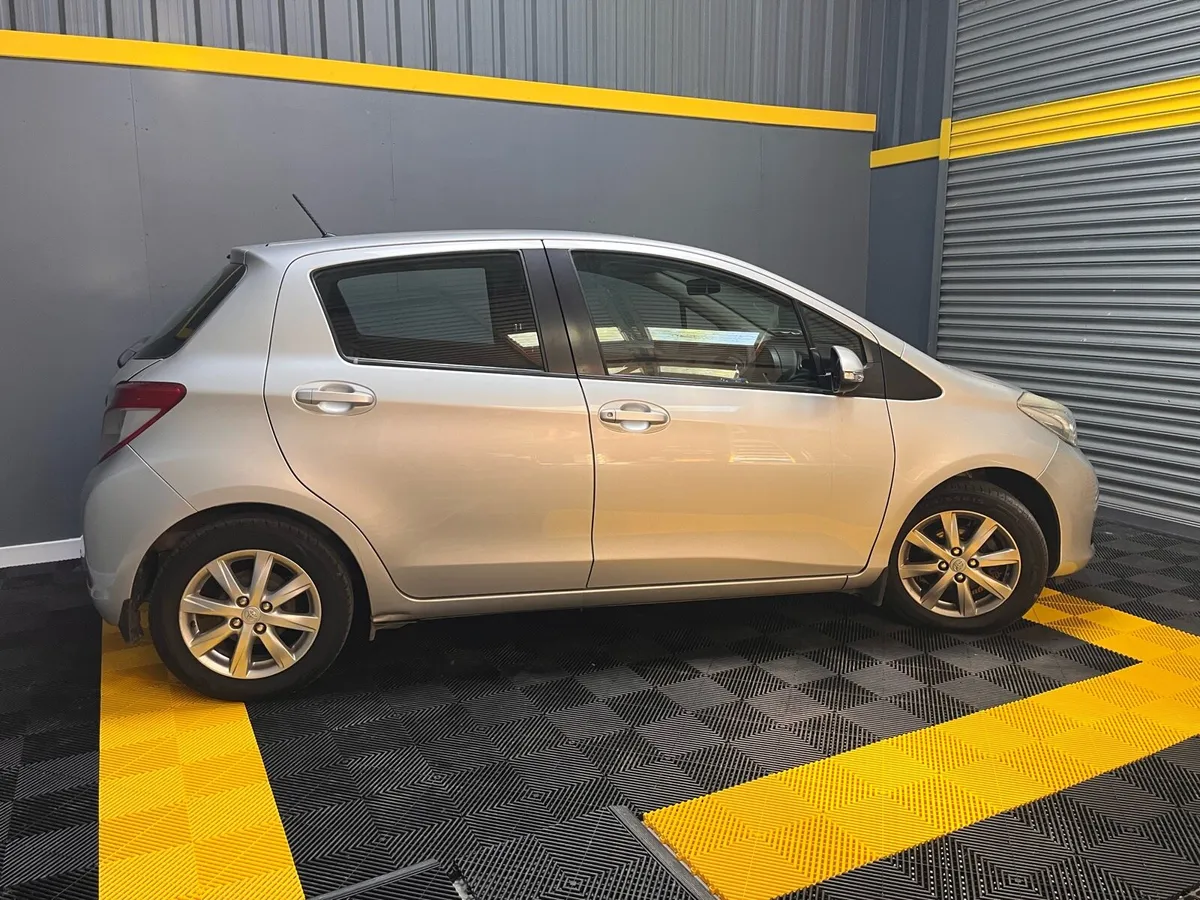 TOYOTA YARIS - Image 2