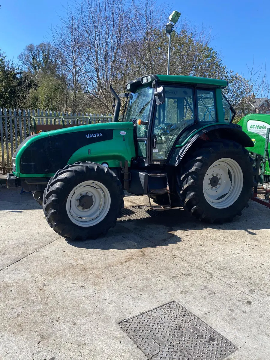 Valtra T121 - Image 1