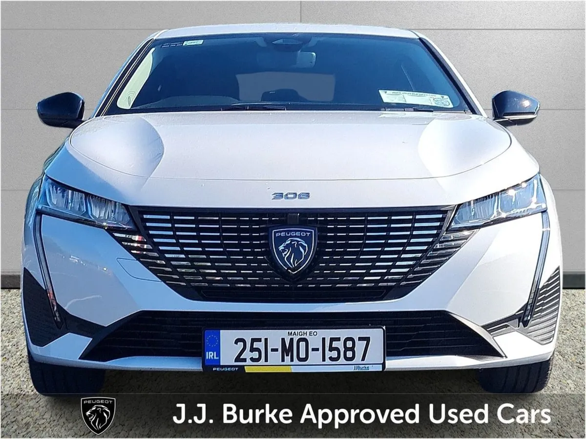 Peugeot 308 Allure 1.2 136 Hybrid - Image 2