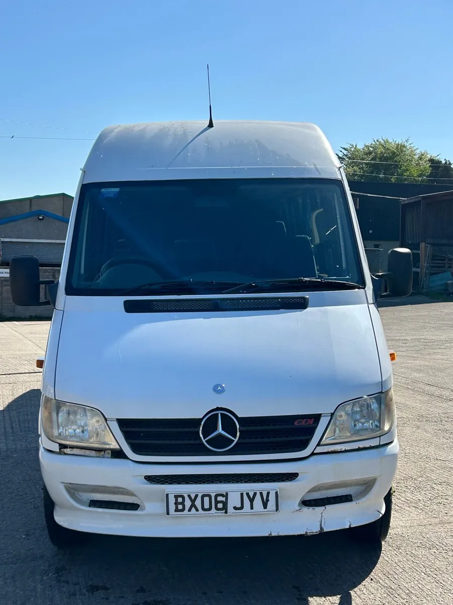 2006 Mercedes Sprinter - Image 2