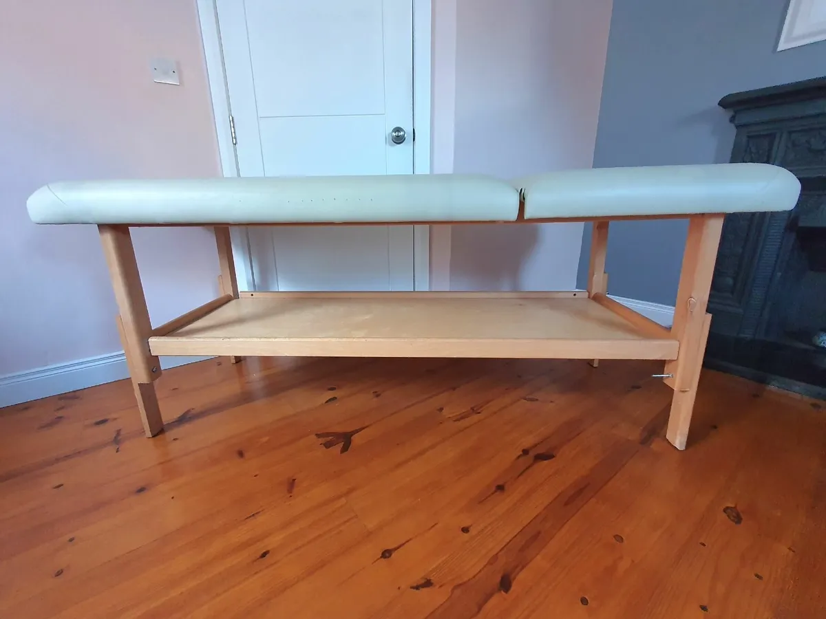 Salon bed - Image 1