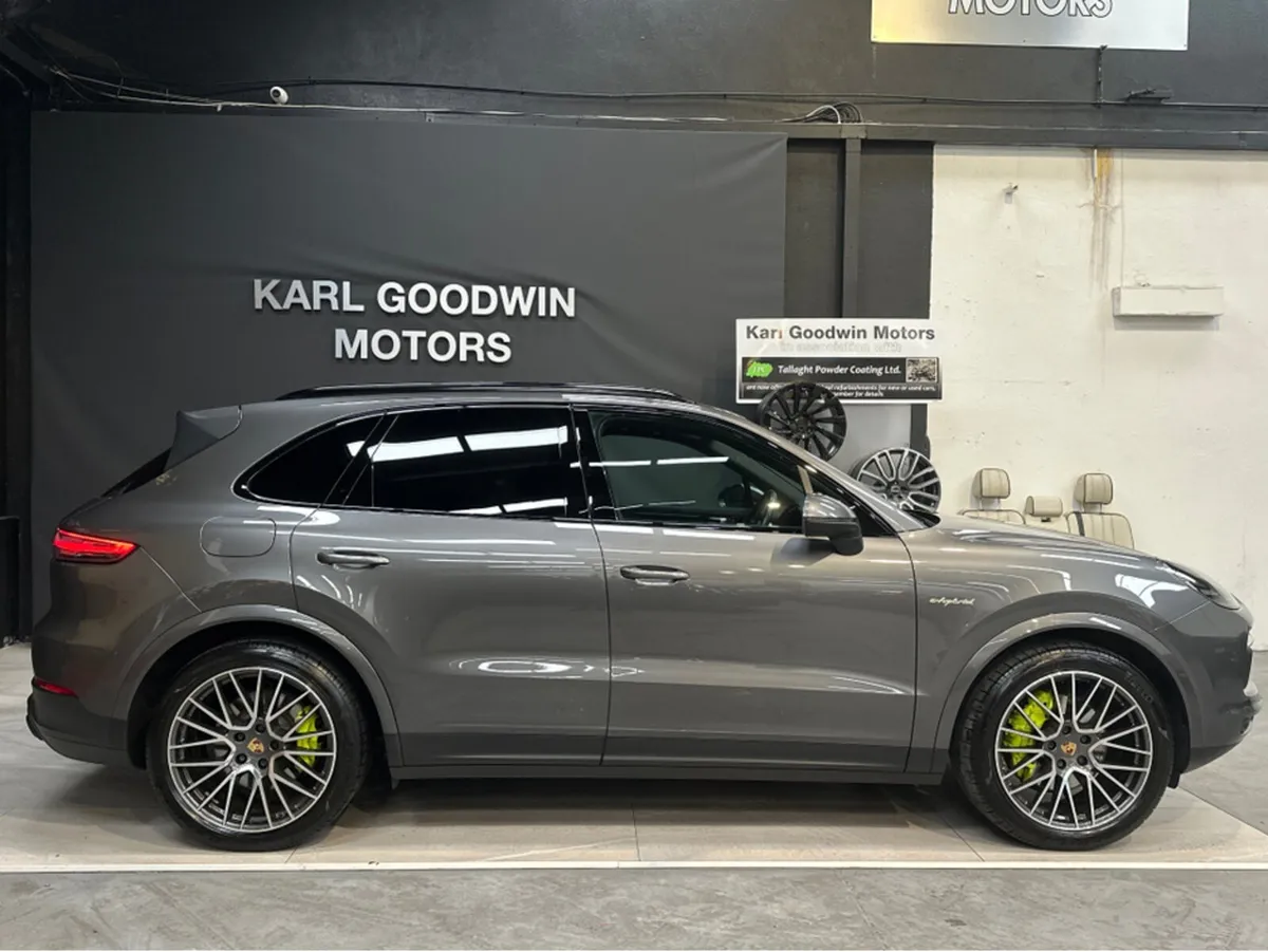 3.0 V6 E-HYBRID HIGH SPEC - Image 4