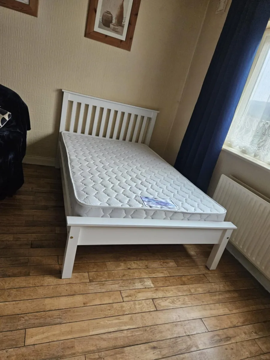 WHITE FRAME BED'S CALL DARREN 087 2927892 - Image 1