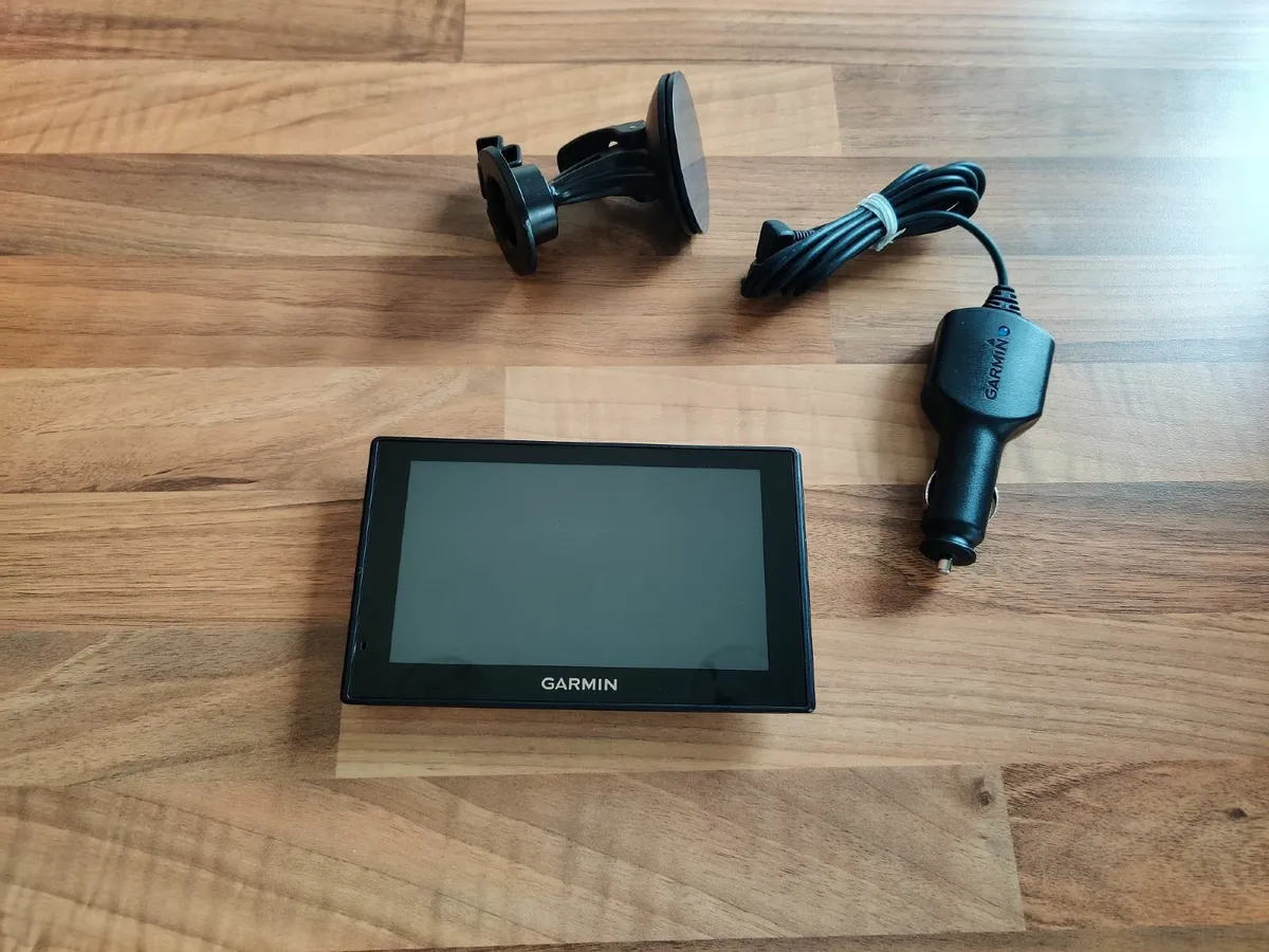 Garmin TRUCK / COACH sat nav with EIRCODES - Image 3