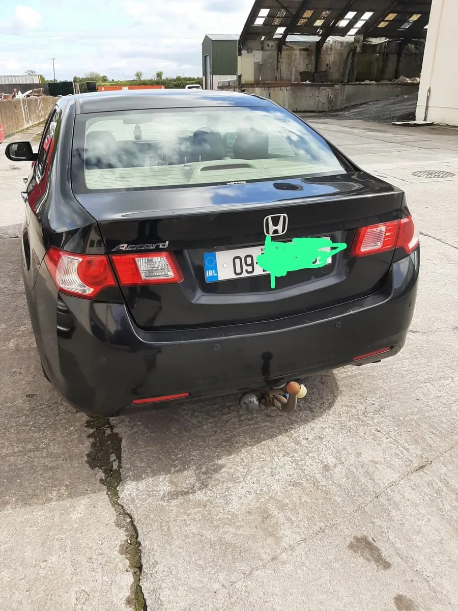 Honda Accord 2009 - Image 2