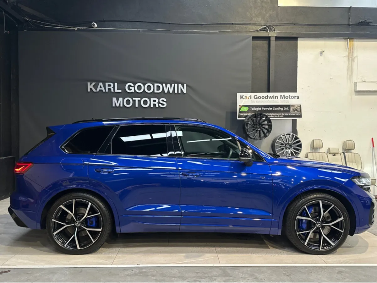 V6 R TSI PHEV 4X4 MEGA SPEC - Image 4