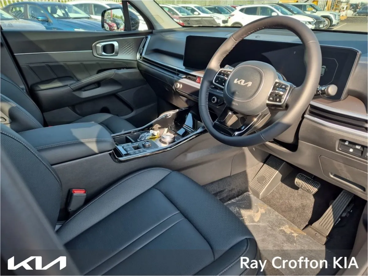 Kia Sorento PE 7 Seats Phev - Image 2