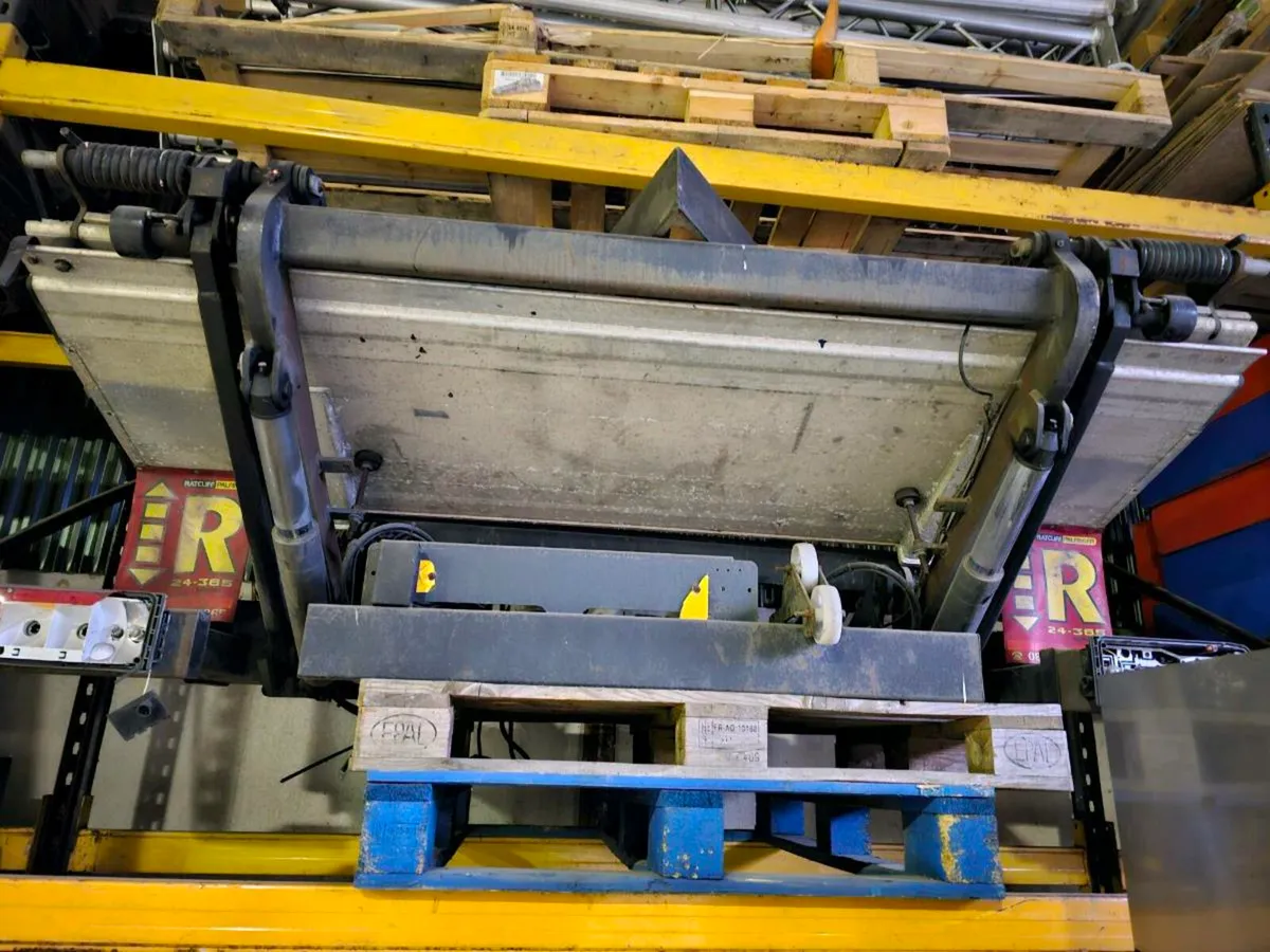 Tail-lift Tuck under - Image 2