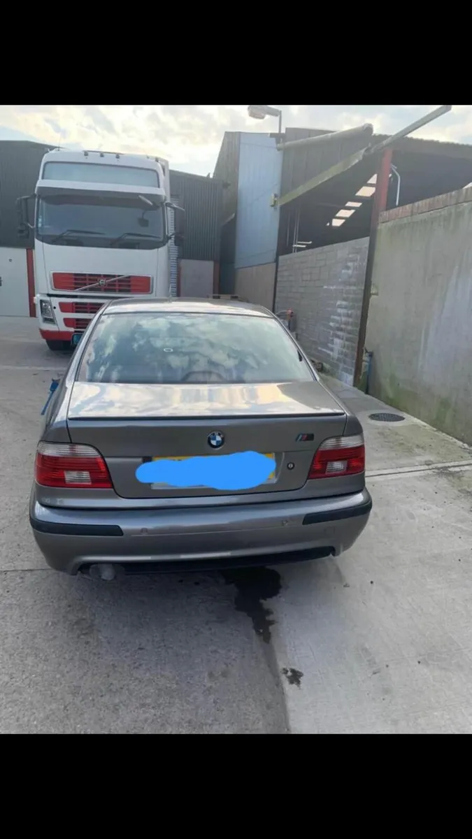 BMW 5-Series 2002 - Image 2