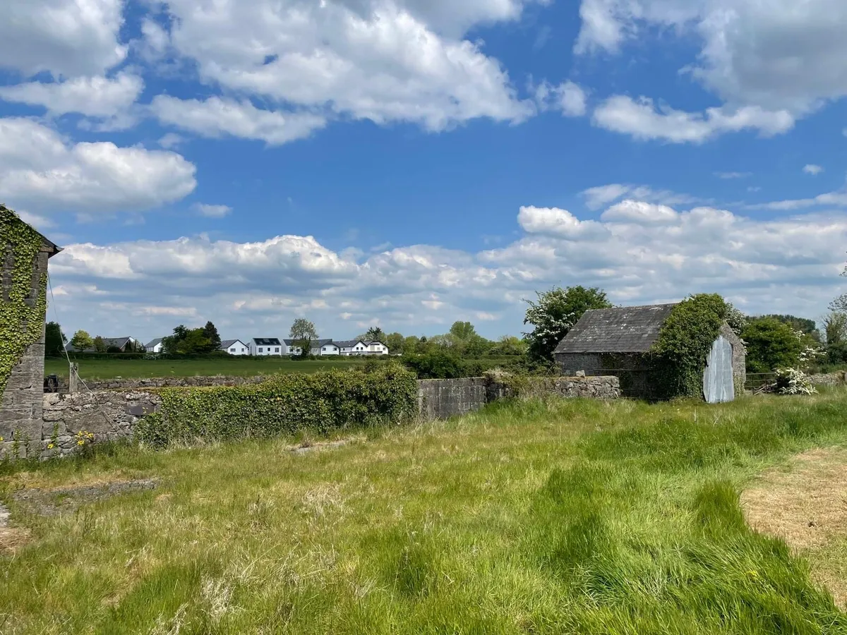 **TO LET** Stables/yard on half acre in Kildare - Image 2