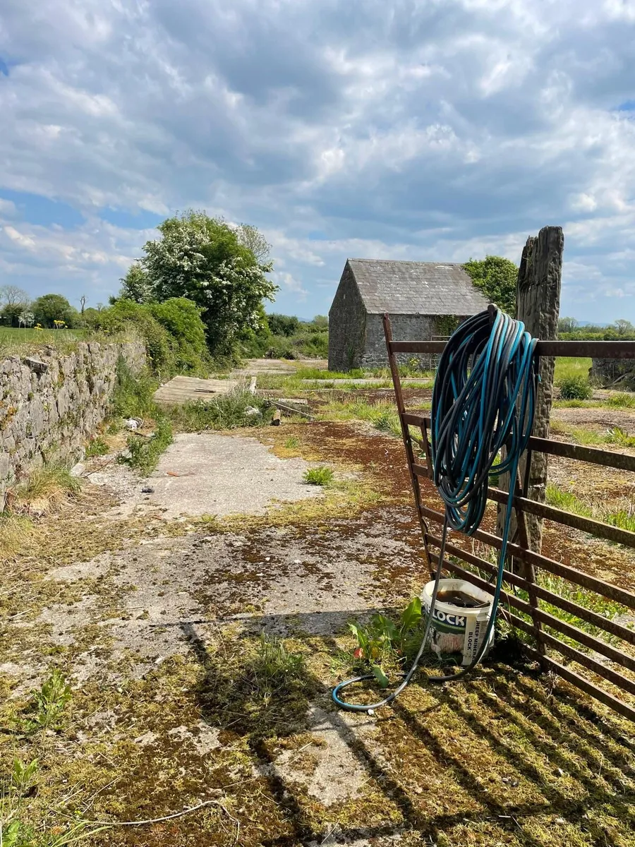 **TO LET** Stables/yard on half acre in Kildare - Image 4