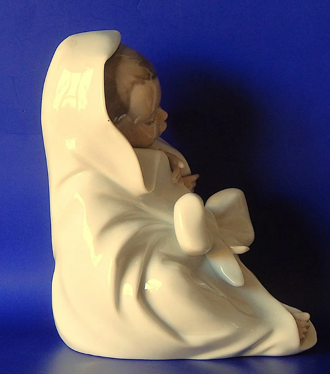 Nao by Lladro Figurine of Baby in a Blanket - Image 2