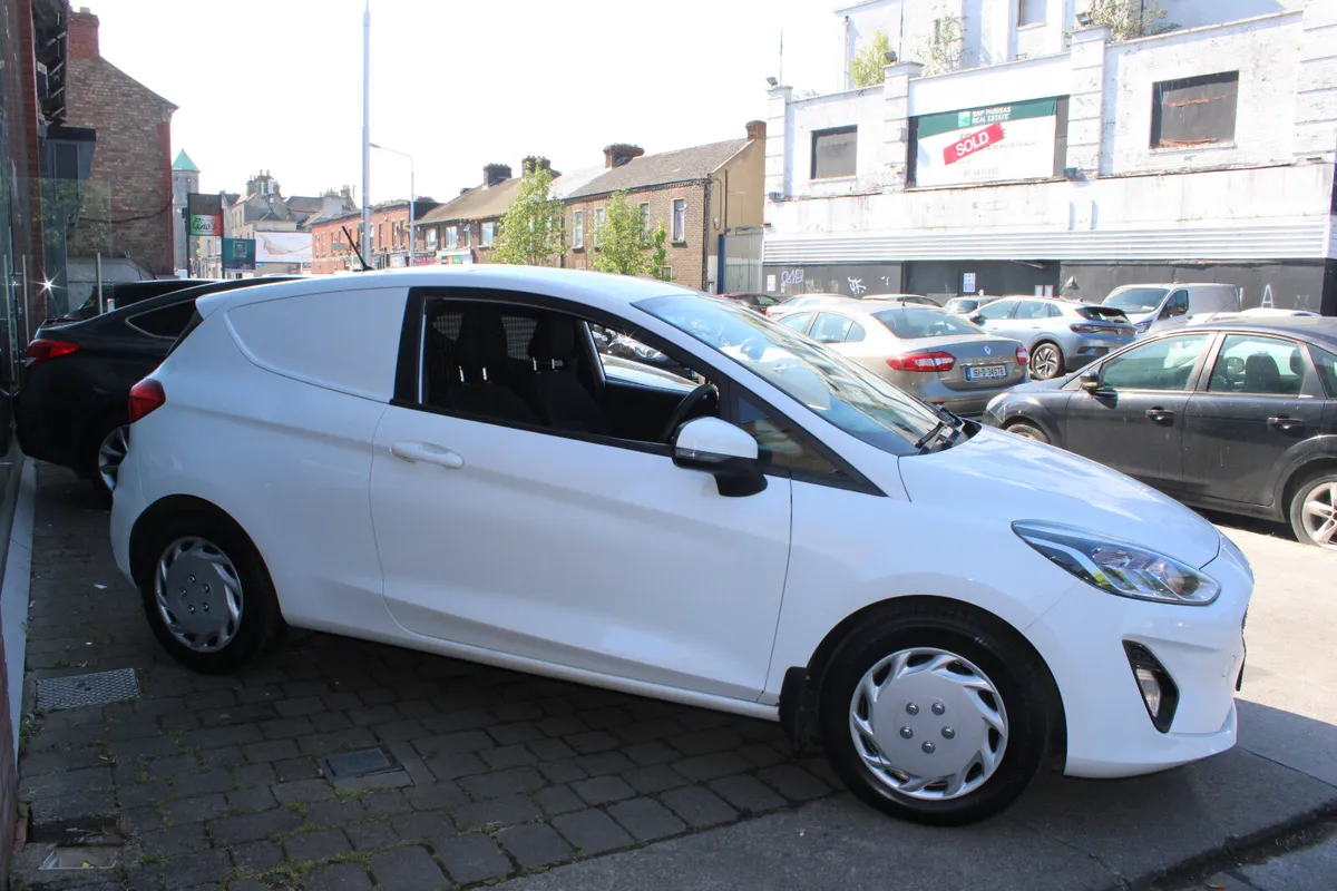 FORD FIESTA 1.5 TD VAN 2020 - Image 3