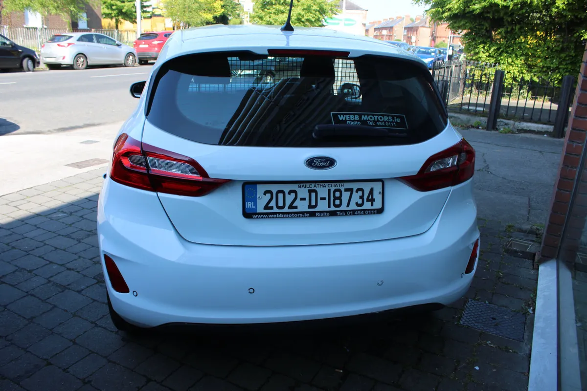 FORD FIESTA 1.5 TD VAN 2020 - Image 4