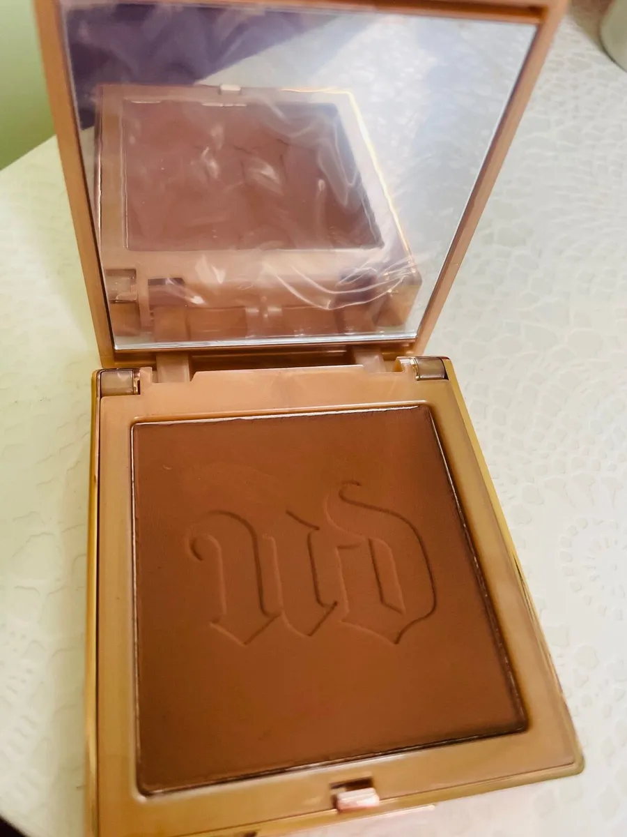 New make up - Image 1