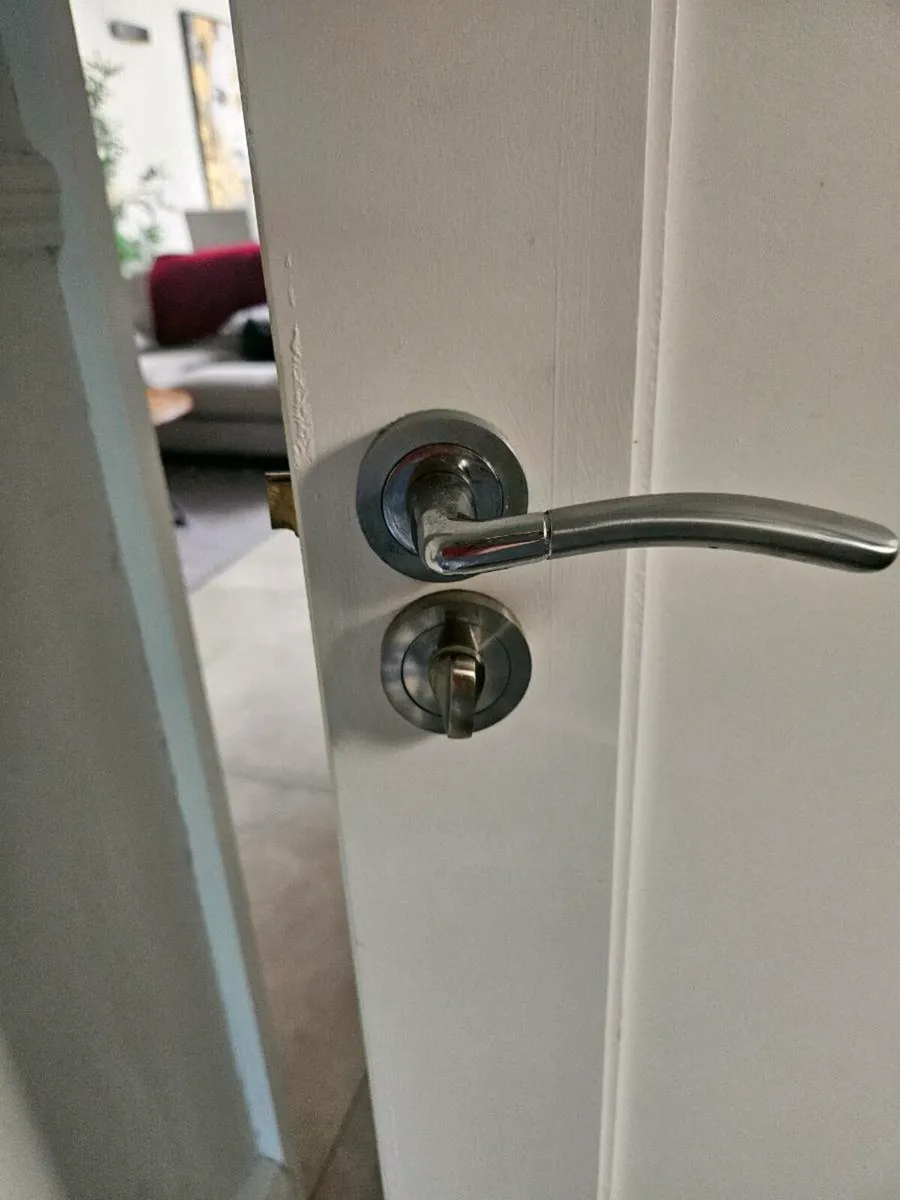 1 x interior bathroom door - Image 3