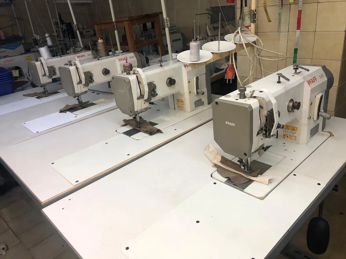 Pfaff 1245 walking foot sewing machine - Image 1