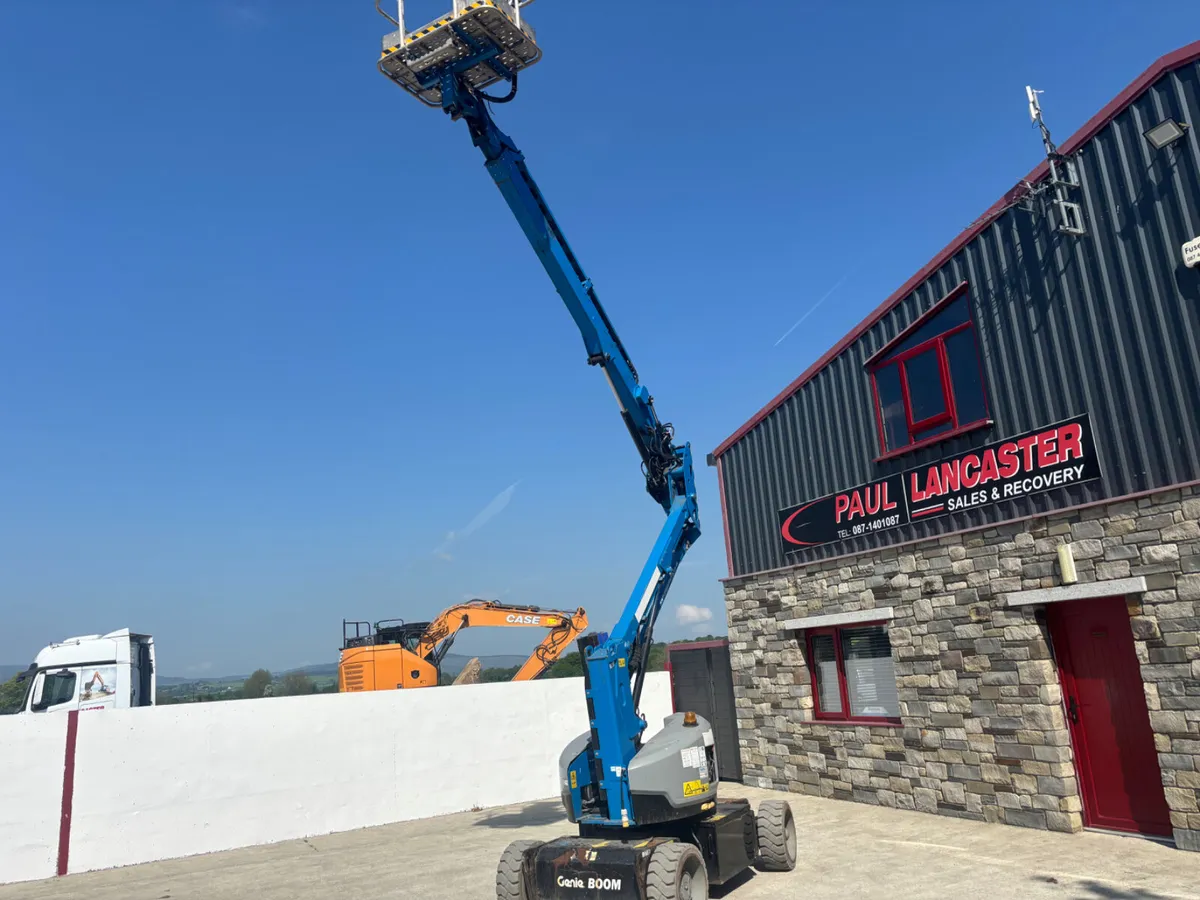 32 foot electric hoist €300 per week - Image 1