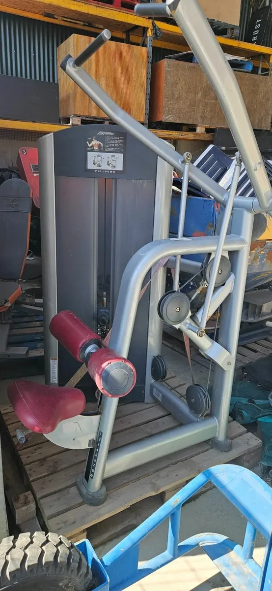 Lateral Pull Down Machine