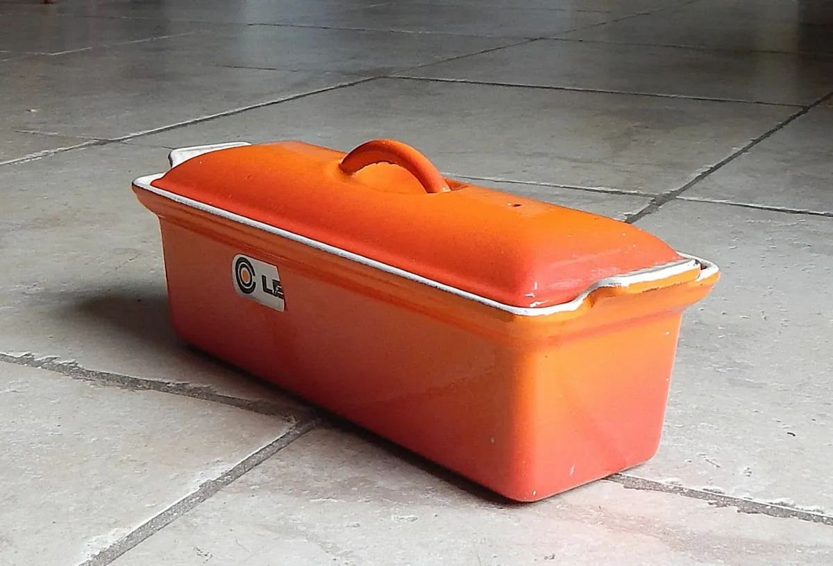 Le Creuset Volcanic Cast Iron Tureen - Image 1